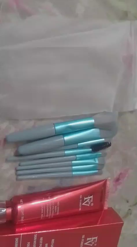 Ivory Shade FV Foundation With 8 Pcs Makeup Brush Set